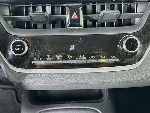 Used 2021 Toyota Corolla LE FWD image 22