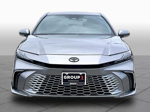Used 2025 Toyota Camry XSE FWD image 4