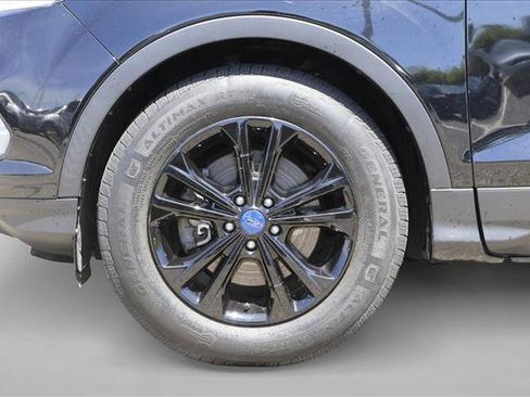 Used 2017 Ford Escape SE w/ Equipment Group 201A AWD/4WD image 9