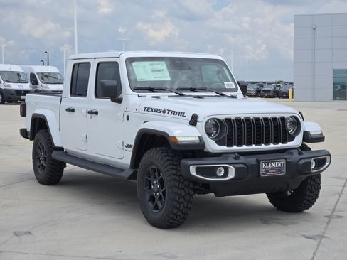 New 2026 Jeep Gladiator Sport AWD/4WD image 3