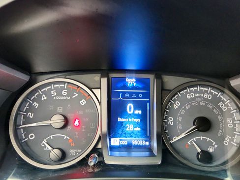 Used 2021 Toyota Tacoma TRD Off-Road w/ Technology Package AWD/4WD image 20