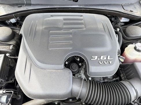 Used 2022 Chrysler 300 Touring image 18