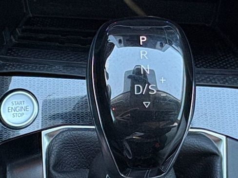 Used 2025 Volkswagen Taos SE image 10