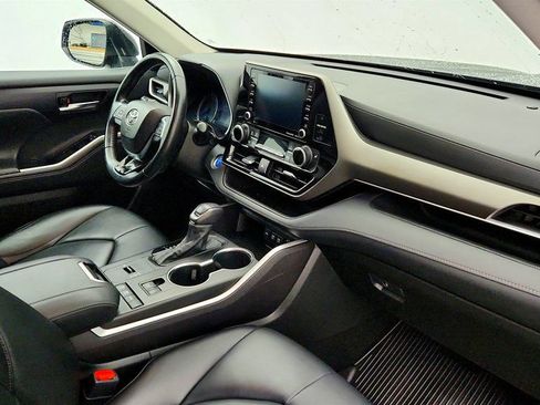 Used 2021 Toyota Highlander XLE image 26