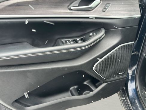 Used 2023 Jeep Grand Cherokee 30th Anniversary AWD/4WD image 10