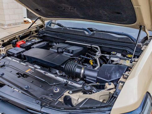 Used 2023 Chevrolet Colorado Trail Boss w/ Technology Package image 40