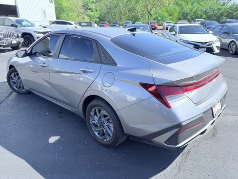 Used 2024 Hyundai Elantra SEL image 11