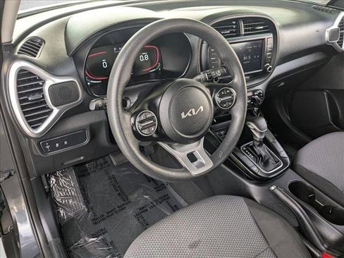 Used 2023 Kia Soul LX w/ LX Technology Package FWD image 10