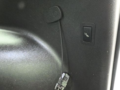 Used 2017 Cadillac Escalade ESV Luxury image 42