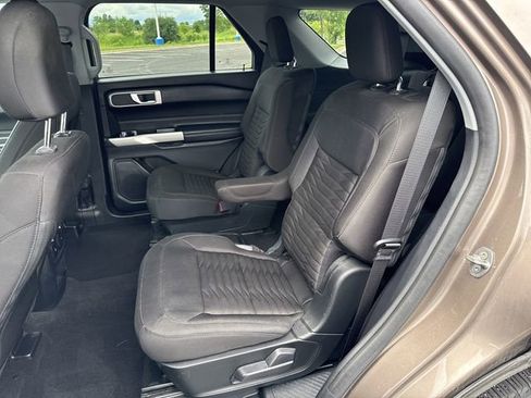 Used 2021 Ford Explorer XLT image 26