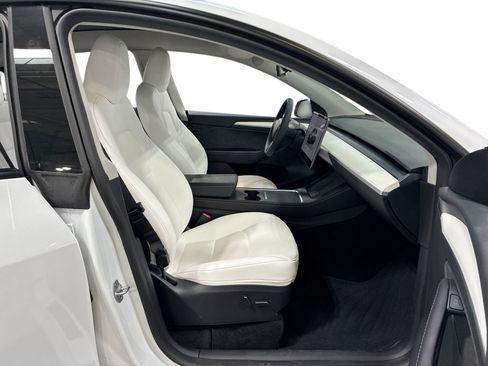 Certified 2023 Tesla Model Y Long Range AWD/4WD image 12