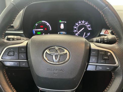 Used 2021 Toyota Sienna XSE image 19