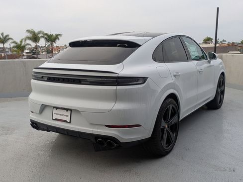 New 2026 Porsche Cayenne Coupe image 9