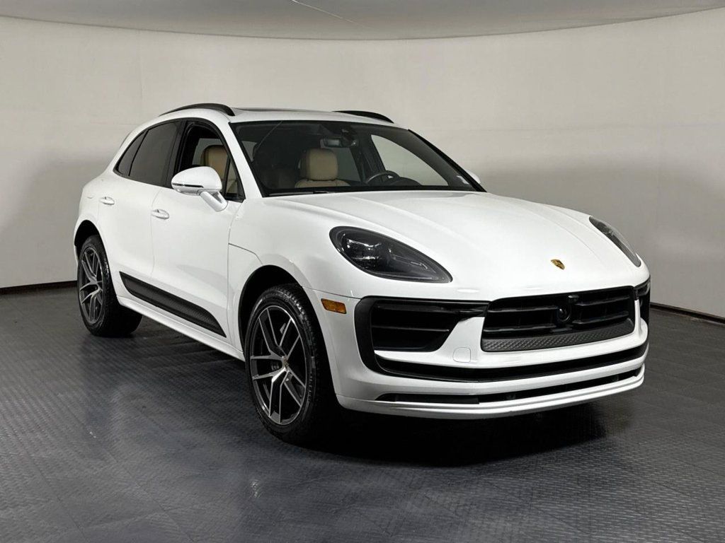 Certified 2024 Porsche Macan AWD/4WD image 9