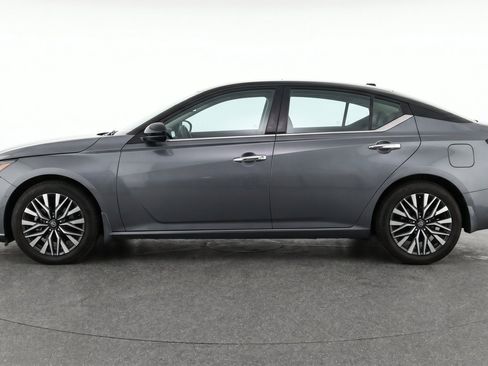 Used 2025 Nissan Altima 2.5 SV FWD image 5