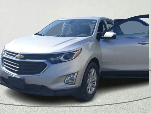 Used 2021 Chevrolet Equinox LT w/ Driver Convenience Package image 10