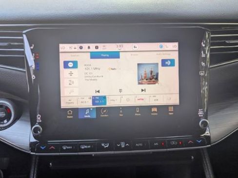 Used 2023 Jeep Wagoneer L Series II image 37