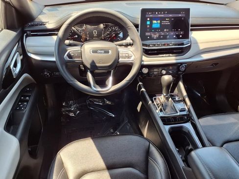 Certified 2025 Jeep Compass Limited AWD/4WD image 4