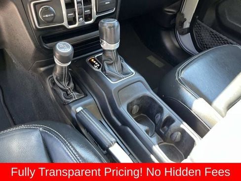 Used 2022 Jeep Wrangler Unlimited Sahara w/ LED Lighting Group AWD/4WD image 31