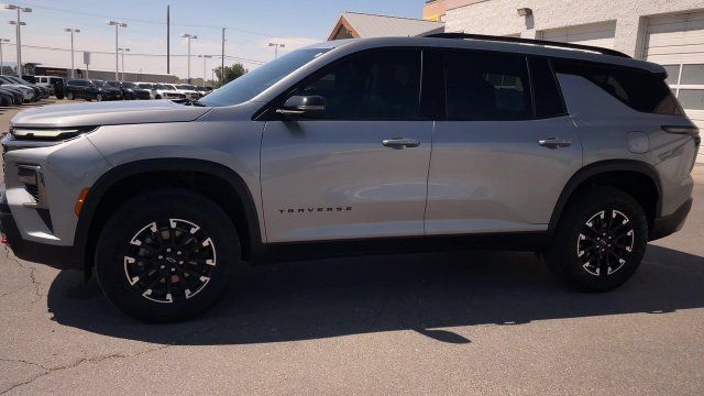 Used 2025 Chevrolet Traverse Z71 AWD/4WD image 6