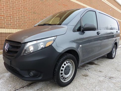 Used 2020 Mercedes-Benz Metris image 1