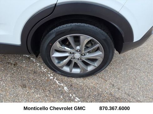 Used 2022 Buick Encore GX Essence w/ Experience Buick Package image 9