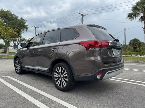 Used 2019 Mitsubishi Outlander LE AWD/4WD image 6