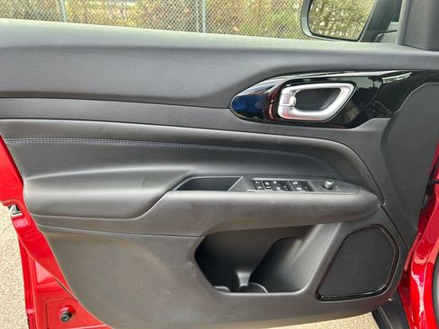 New 2026 Jeep Compass Latitude image 11