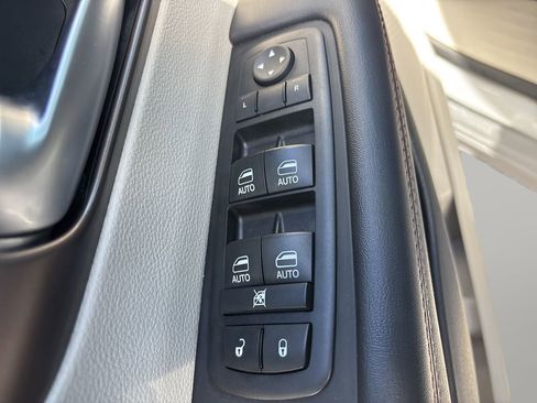 Used 2017 Chrysler Pacifica Touring-L Plus w/ Advanced Safetytec Group image 19