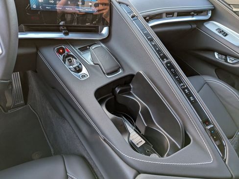 Used 2025 Chevrolet Corvette Stingray Coupe w/ 1LT image 19