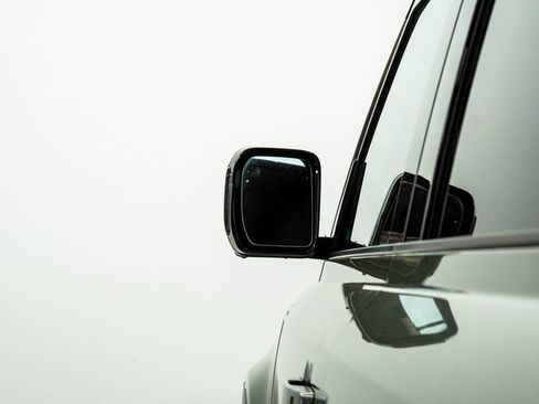 Used 2025 Land Rover Defender 110 S image 14