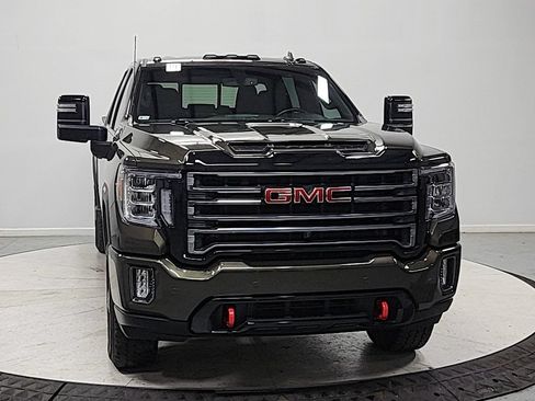 Used 2022 GMC Sierra 2500 AT4 w/ AT4 Preferred Package AWD/4WD image 2