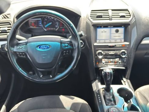 Used 2018 Ford Explorer XLT w/ Equipment Group 201A AWD/4WD image 19