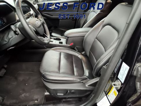 Used 2025 Ford Escape Platinum image 5