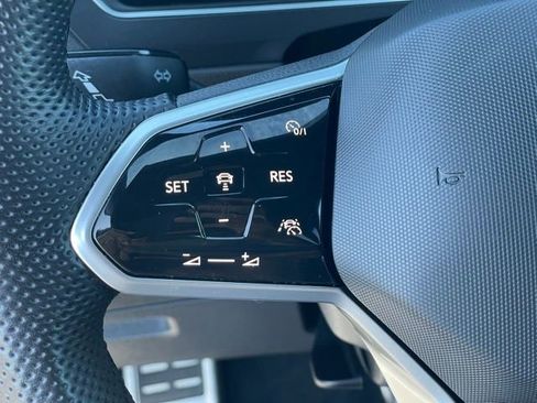 Used 2022 Volkswagen Tiguan SE R-Line image 16