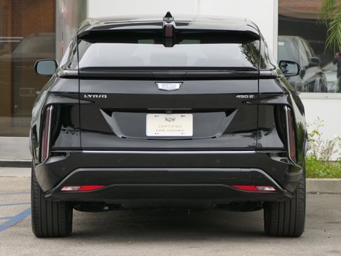 Certified 2024 Cadillac Lyriq Tech RWD image 4