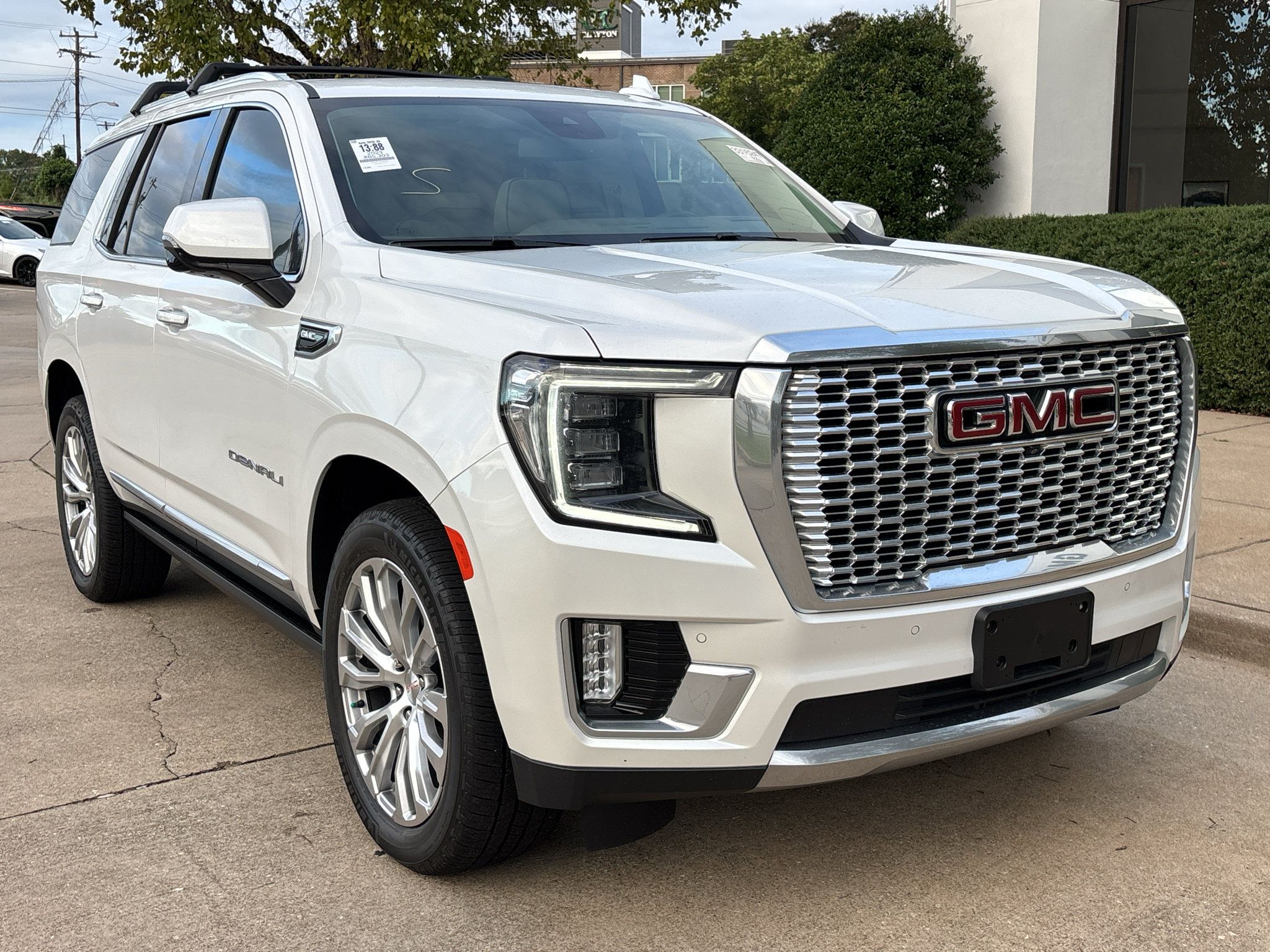 Used 2023 GMC Yukon Denali AWD/4WD image 1