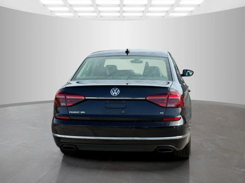 Used 2018 Volkswagen Passat 3.6 SEL Premium image 6