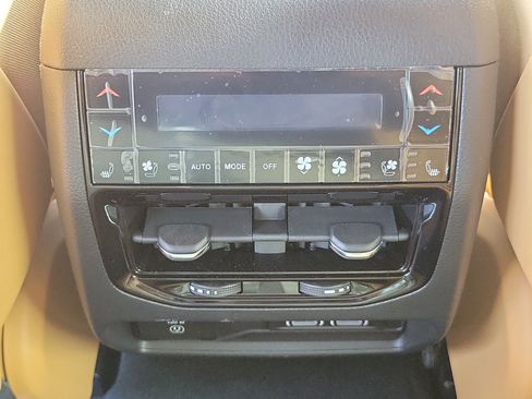 Used 2025 Jeep Grand Cherokee Summit image 19