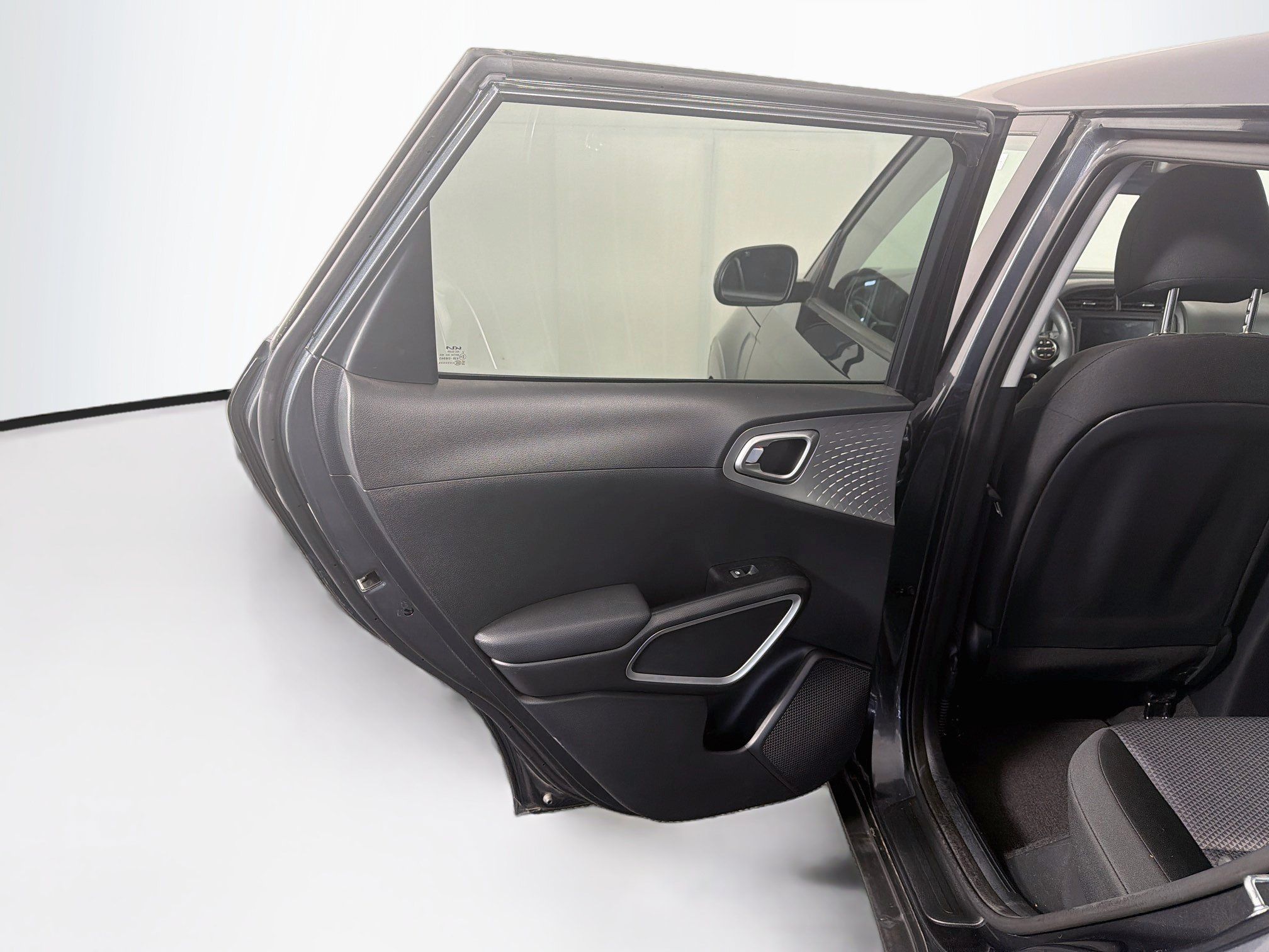 Used 2025 Kia Soul LX w/ LX Technology Package FWD image 27