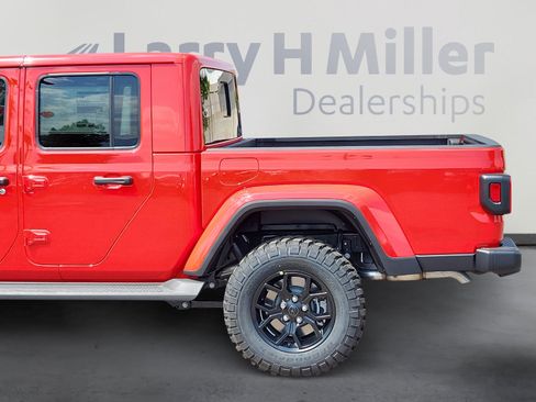 New 2025 Jeep Gladiator High Tide image 4