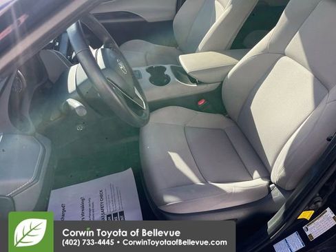 Certified 2022 Toyota Venza LE image 15