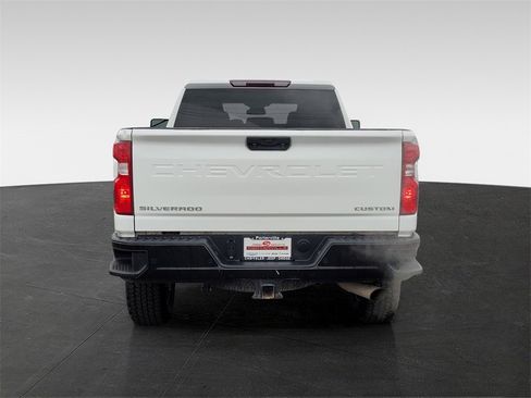 Used 2024 Chevrolet Silverado 2500 Custom w/ Custom Value Package image 5