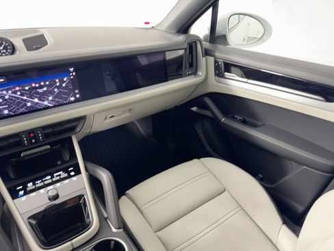 Used 2026 Porsche Cayenne S image 28