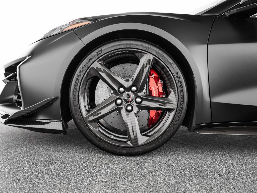 Used 2024 Chevrolet Corvette Z06 w/ Z07 Performance Package RWD image 32