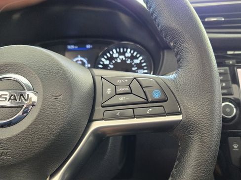 Used 2019 Nissan Rogue SL w/ Premium Package image 30