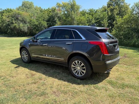 Used 2017 Cadillac XT5 Luxury w/ Driver Awareness Package FWD image 6