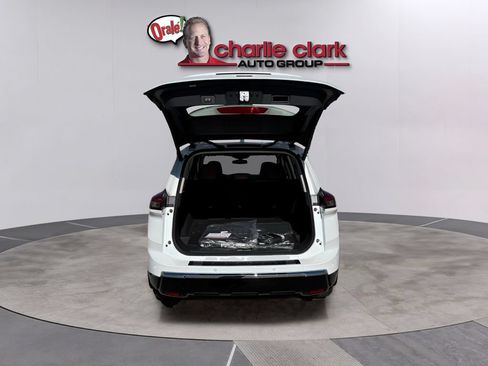 Used 2025 Nissan Rogue Platinum AWD/4WD image 11