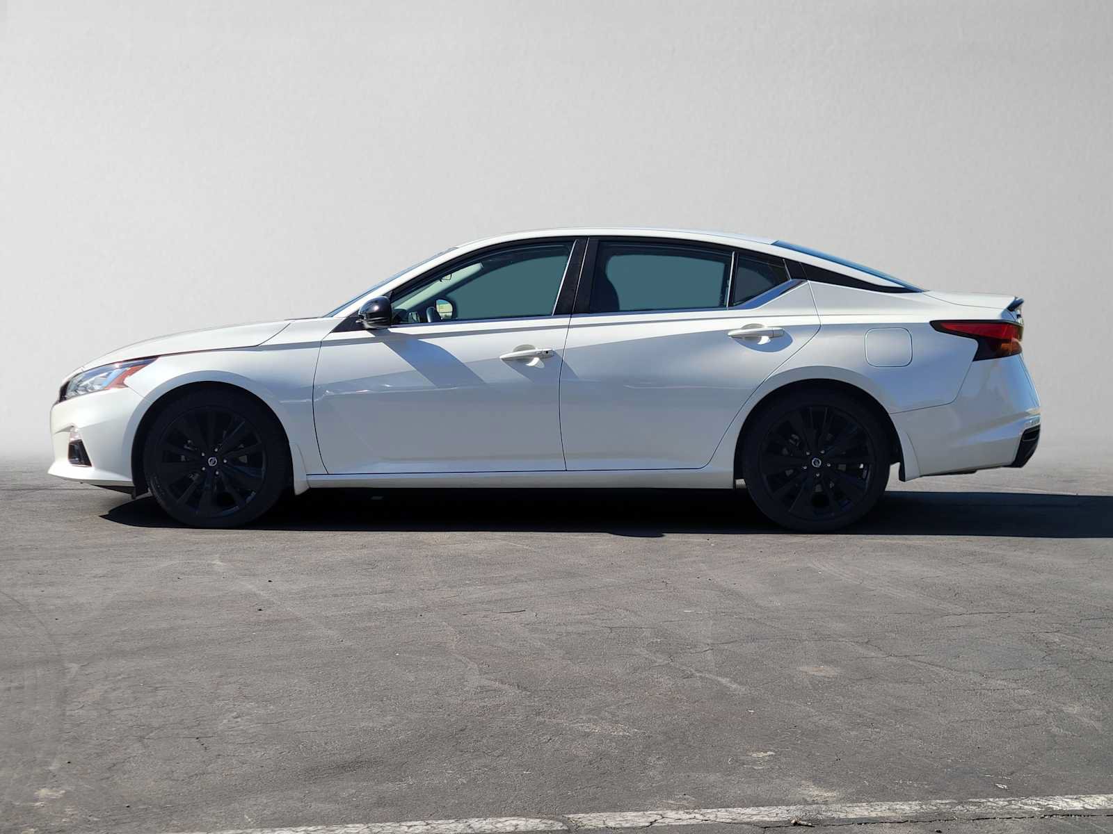 Used 2022 Nissan Altima 2.5 SR w/ Midnight Edition Package FWD image 6