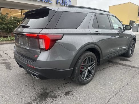 Used 2025 Ford Explorer ST AWD/4WD image 4